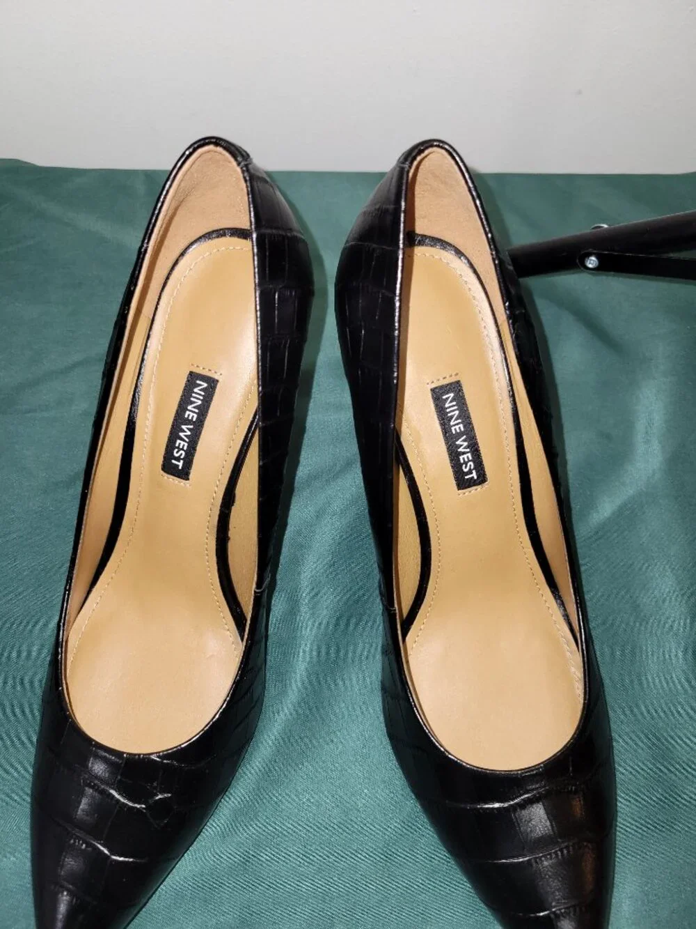 NINE WEST LEATHER CROC BLACK HEELS NEW 8.5